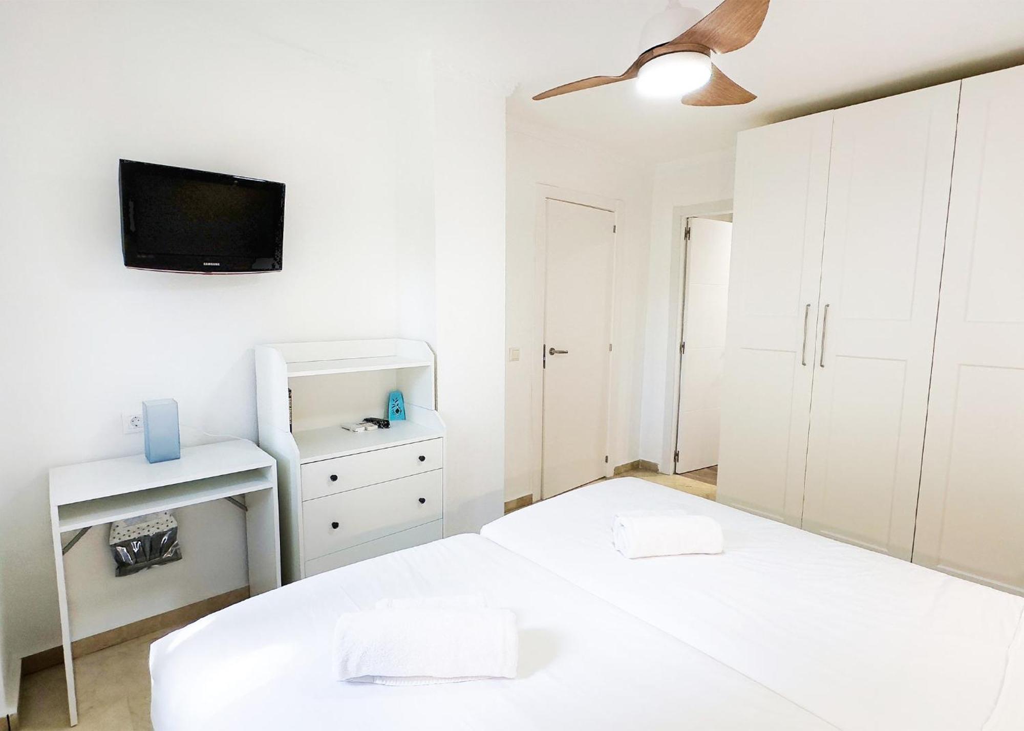 1 Bedroom Apartment Second Line Beach- Parque Marbella Building Экстерьер фото